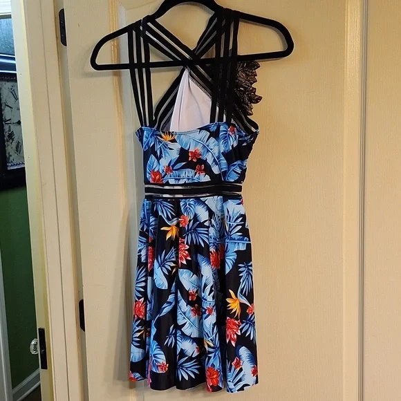 FLORAL BLACK and BLUE SWIMSUIT TOP - Picture 2 of 2